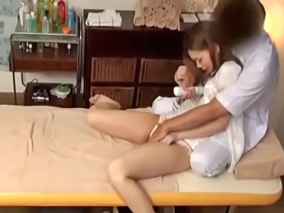欲求不満OLがつい身体を許してしまう女のツボを熟知した悪徳整体師