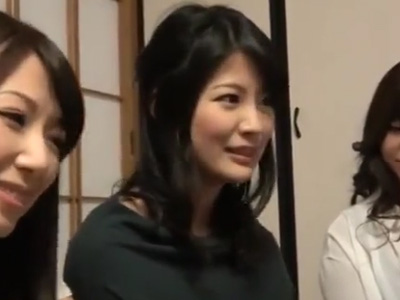 欲求不満解消のためのオフパコ乱交ではしゃいじゃう主婦たちｗ