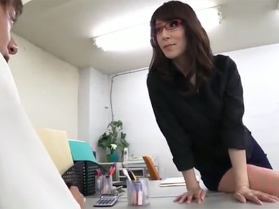 歳を増してより性欲の増した淫乱熟女がチンポを前に大興奮