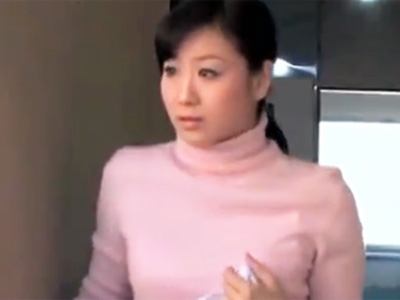 近所のおっさんに放尿を見せつけ犯して欲しいアピールする変態妻ｗ