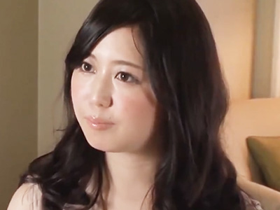 色白のぽっちゃり妻が欲求不満解消にAV出演！他人棒のピストンで赤面イキ