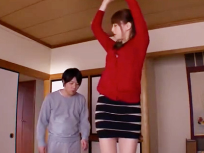 ドジな美主婦・吉沢明歩に発情した息子→欲求爆発し近親相姦パコ！