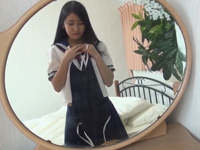 「私もお兄ちゃんと…」兄に恋心を抱える女子校生が水着を着てたら途中で脱げなくなりｗ