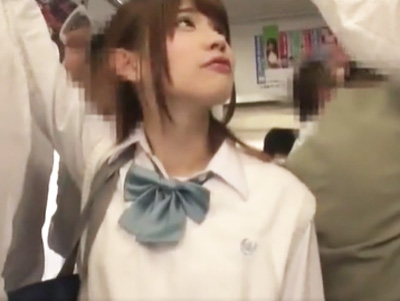 何本もの痴漢チンポに囲まれ感じてしまい自ら挿入懇願して失禁アクメしちゃう美少女JK