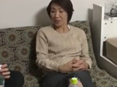 見た目から年季入ってる熟女妻を連れ込み膣内射精